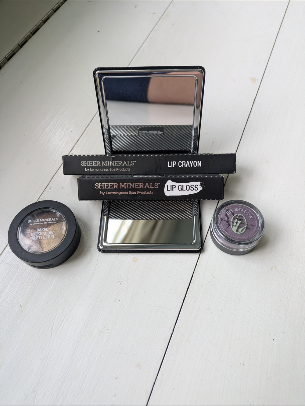 Lemongrass Spa compact mirror, eye shadows and lip set
